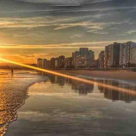 Apartamento A 100Metros De La Playa De San Lorenzo Хихон Екстериор снимка