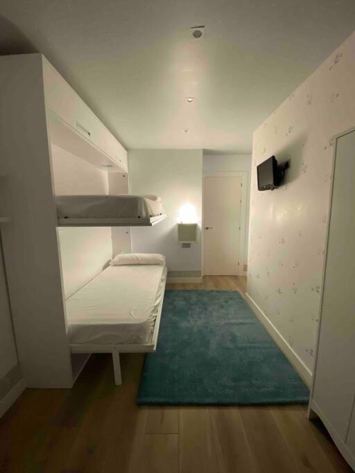Apartamento A 100Metros De La Playa De San Lorenzo Хихон Екстериор снимка