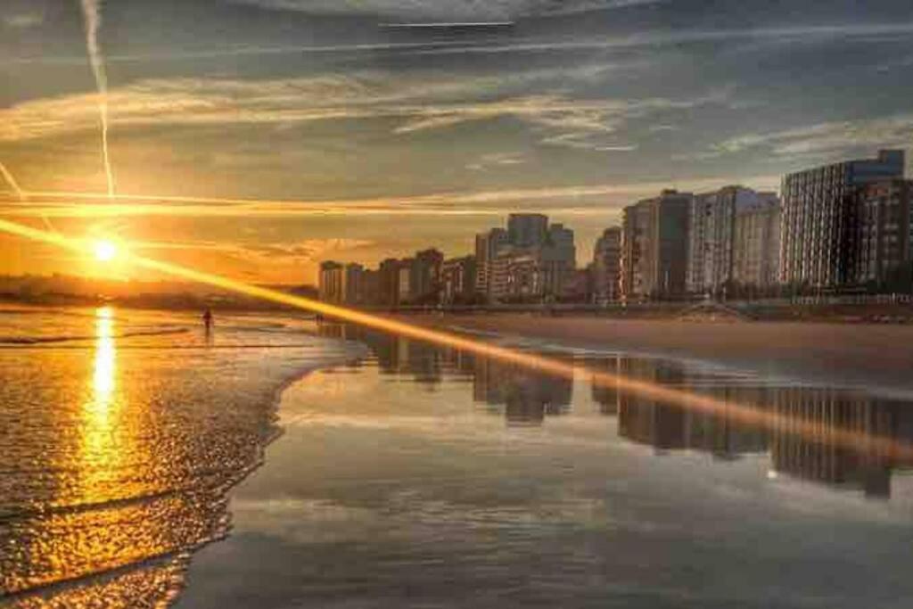 Apartamento A 100Metros De La Playa De San Lorenzo Хихон Екстериор снимка